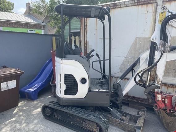 Used Bobcat E17Z Mini excavator with 2 BACKHOE BUCKETS AND HYDRAULIC HAMMER for Sale (Auction Premium) | NetBid Industrial Auctions
