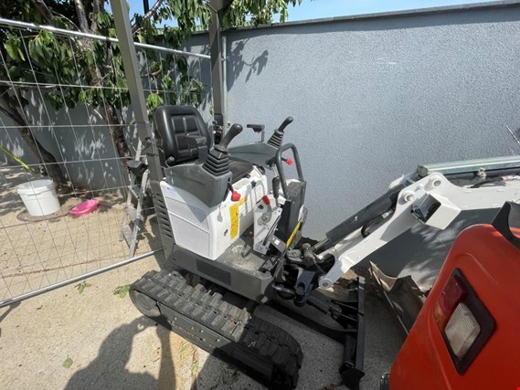 Used Bobcat E10Z Mini excavator with 2 BACKHOE BUCKETS AND HYDRAULIC HAMMER for Sale (Auction Premium) | NetBid Industrial Auctions