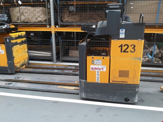 Used Jungheinrich ESE420 Forklift for Sale (Auction Premium) | NetBid Industrial Auctions