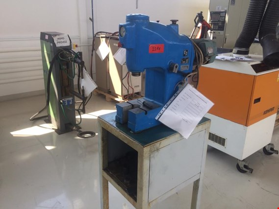 Used Hydraulic table press with manometer for Sale (Auction Premium) | NetBid Industrial Auctions