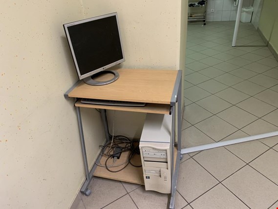 Used Computer with monitor and table for Sale (Trading Premium) | NetBid Industrial Auctions