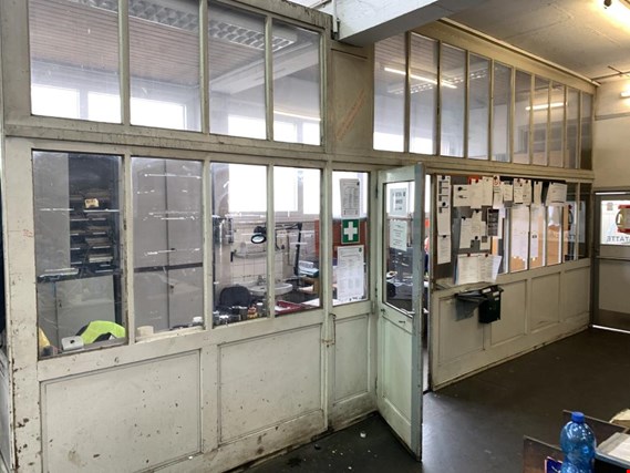 Used Workshop office with 2 work places for Sale (Auction Premium) | NetBid Industrial Auctions