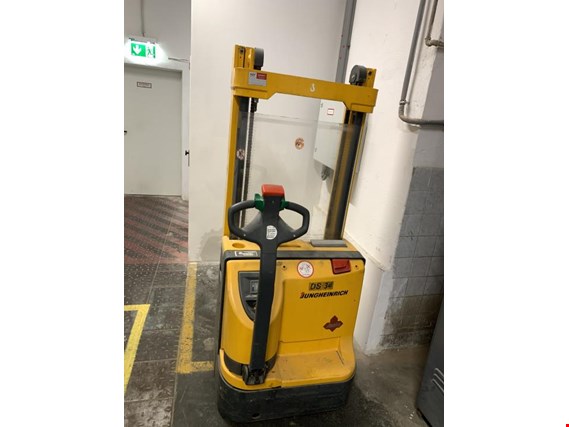 Used Jungheinrich EJC 4 Electric forklift for Sale (Trading Premium) | NetBid Industrial Auctions