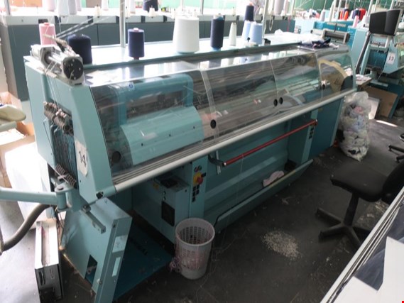 Used UNIVERSAL MC-835 Knitting machine for Sale (Auction Premium) | NetBid Industrial Auctions