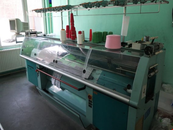 Used UNIVERSAL MC-825 Knitting machine for Sale (Auction Premium) | NetBid Industrial Auctions