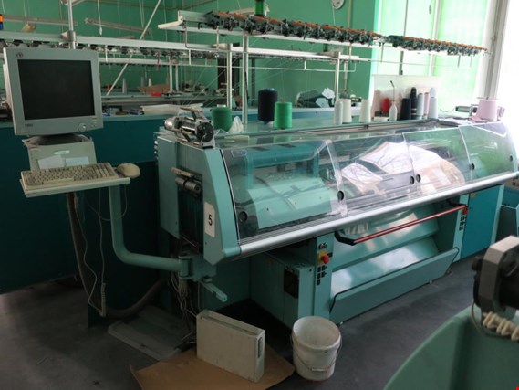 Used UNIVERSAL MC-835 Knitting machine for Sale (Auction Premium) | NetBid Industrial Auctions