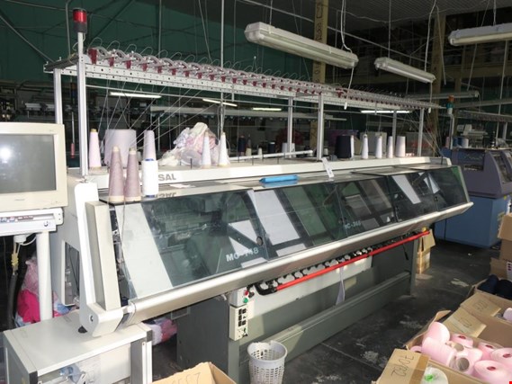 Used UNIVERSAL MC-748 Knitting machine for Sale (Auction Premium) | NetBid Industrial Auctions