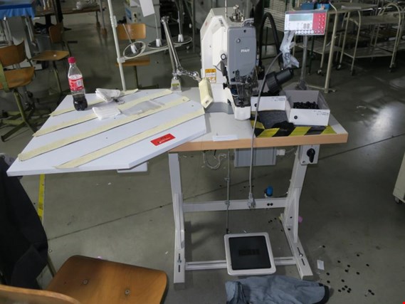 Used PFAFF 3307-1/13 Button sewing machine for Sale (Auction Premium) | NetBid Industrial Auctions