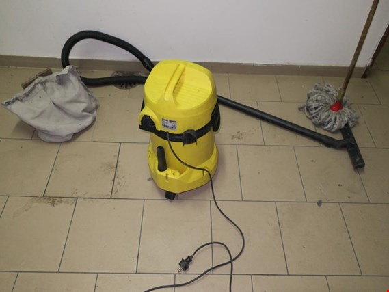 Used Karcher MV3 Vacuum cleaner for Sale (Auction Premium) | NetBid Industrial Auctions
