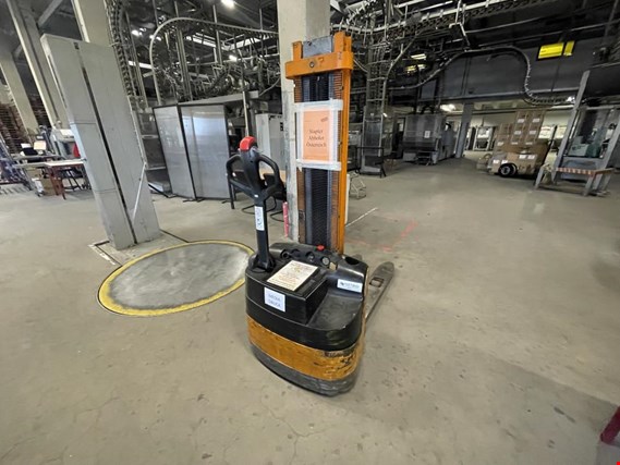 Used Still EGV 10 Low lift truck for Sale (Trading Premium) | NetBid Industrial Auctions