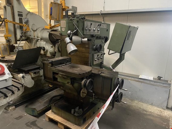 Used TOS Čwelákovice FNGJ 32 Cantilever tool milling machine for Sale (Auction Premium) | NetBid Industrial Auctions