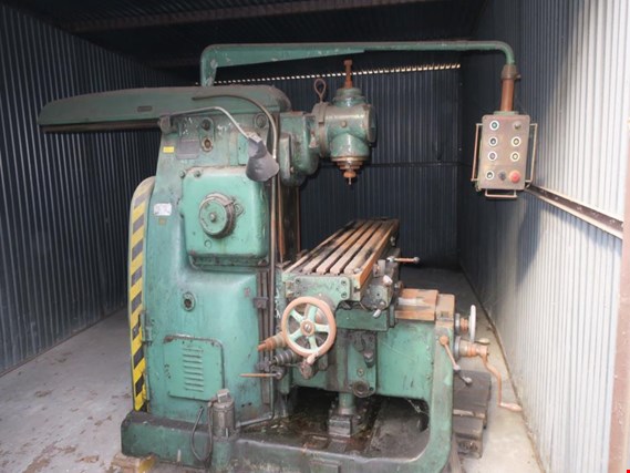 Used FWA-32M Universal milling machine for Sale (Auction Premium) | NetBid Industrial Auctions